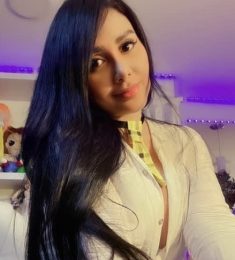 carine, 35 ans, Une femme, Pau, France